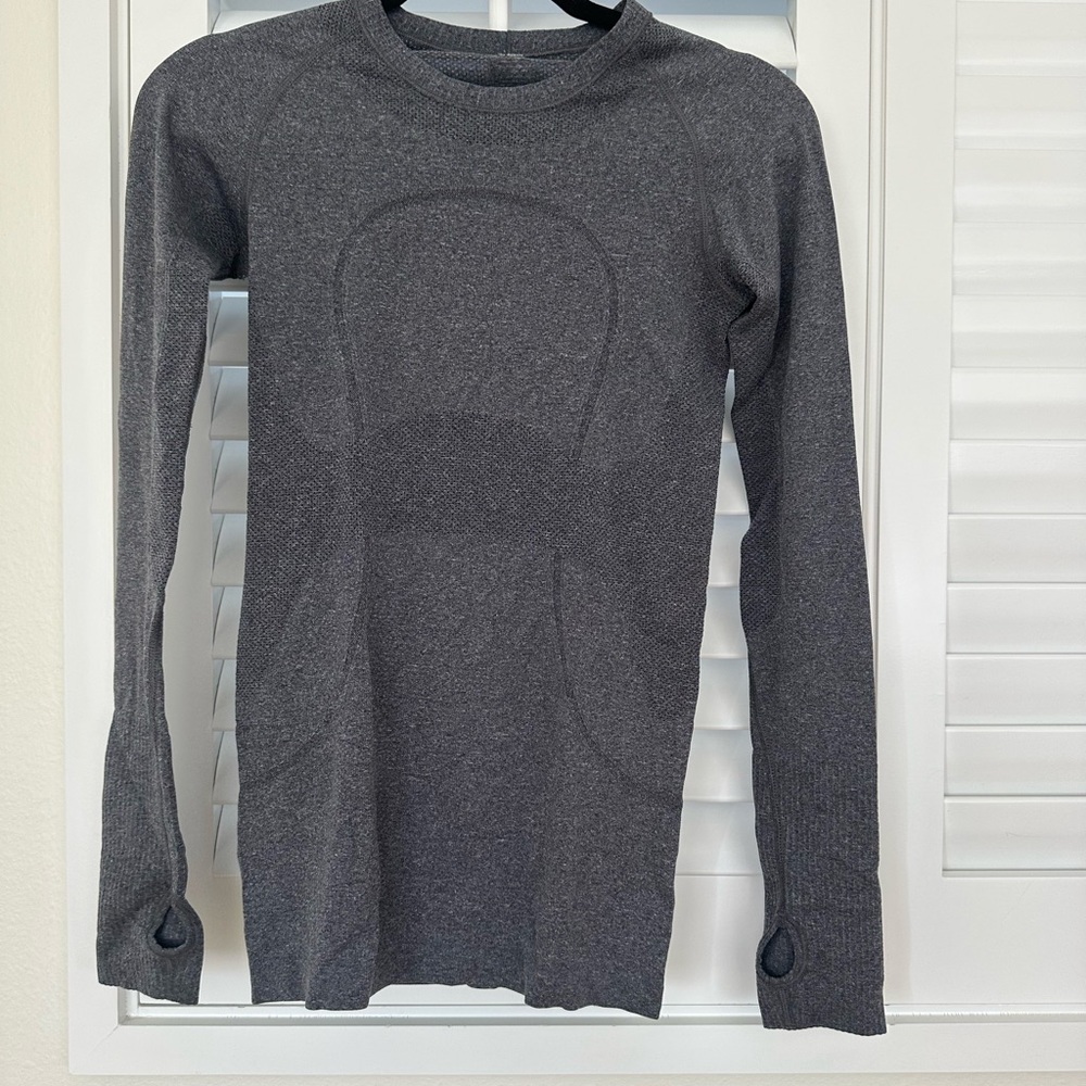 lululemon athletica Long Sleeve Crew Neck Top in Charcoal Gray